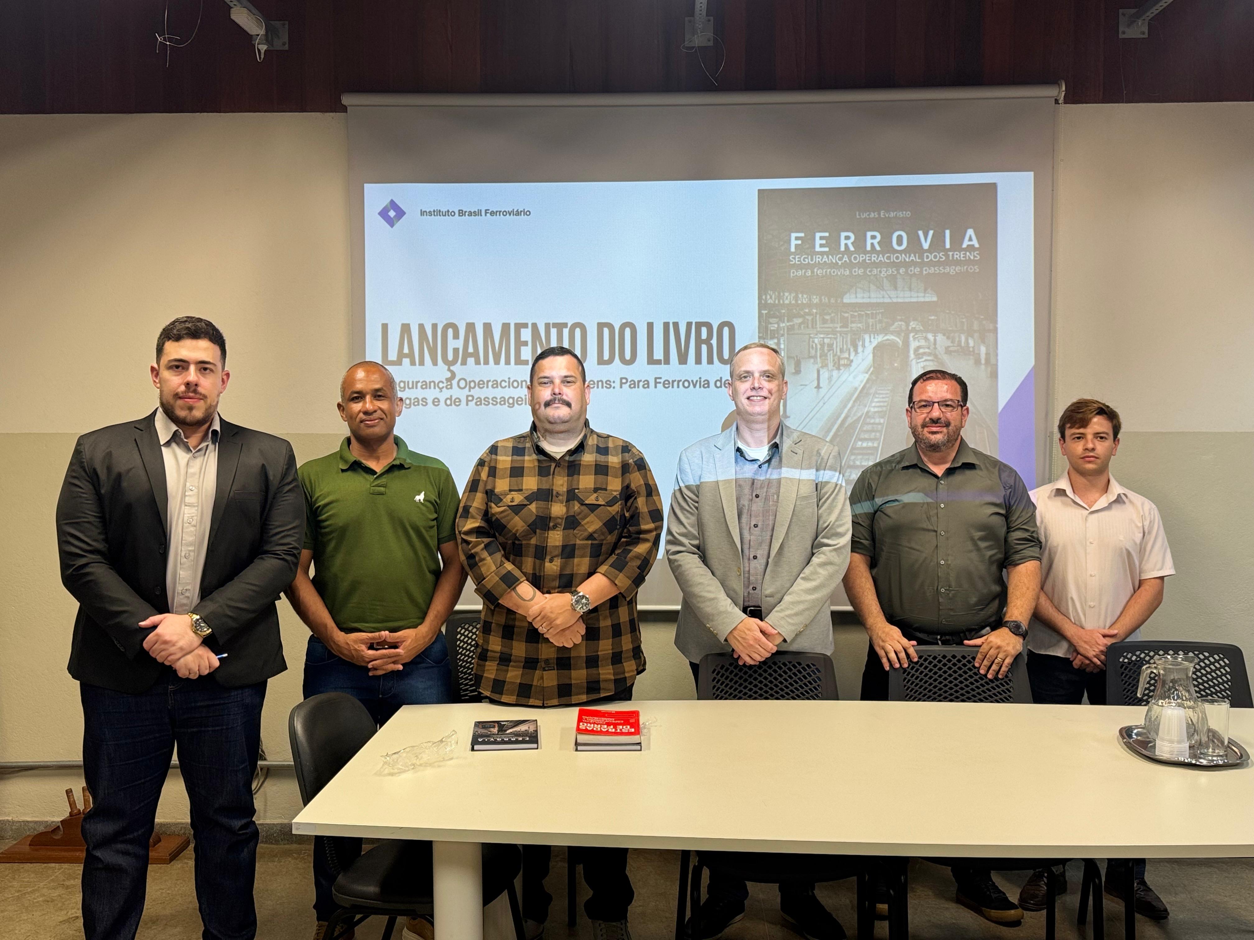 Livro sobre segurança operacional ferroviária de Lucas Evaristo é lançado em Santos Dumont